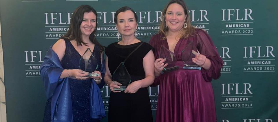Viviana Araujo, Asociada Sénior; Irma Rivera, socia, y María Fernanda Diago, socia de Brigard Urrutia