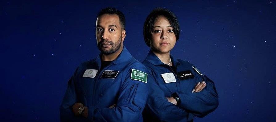 La joven astronauta estudió un máster en Ciencias Biomédicas en la Universidad de Al Faisal en Arabia Saudí.