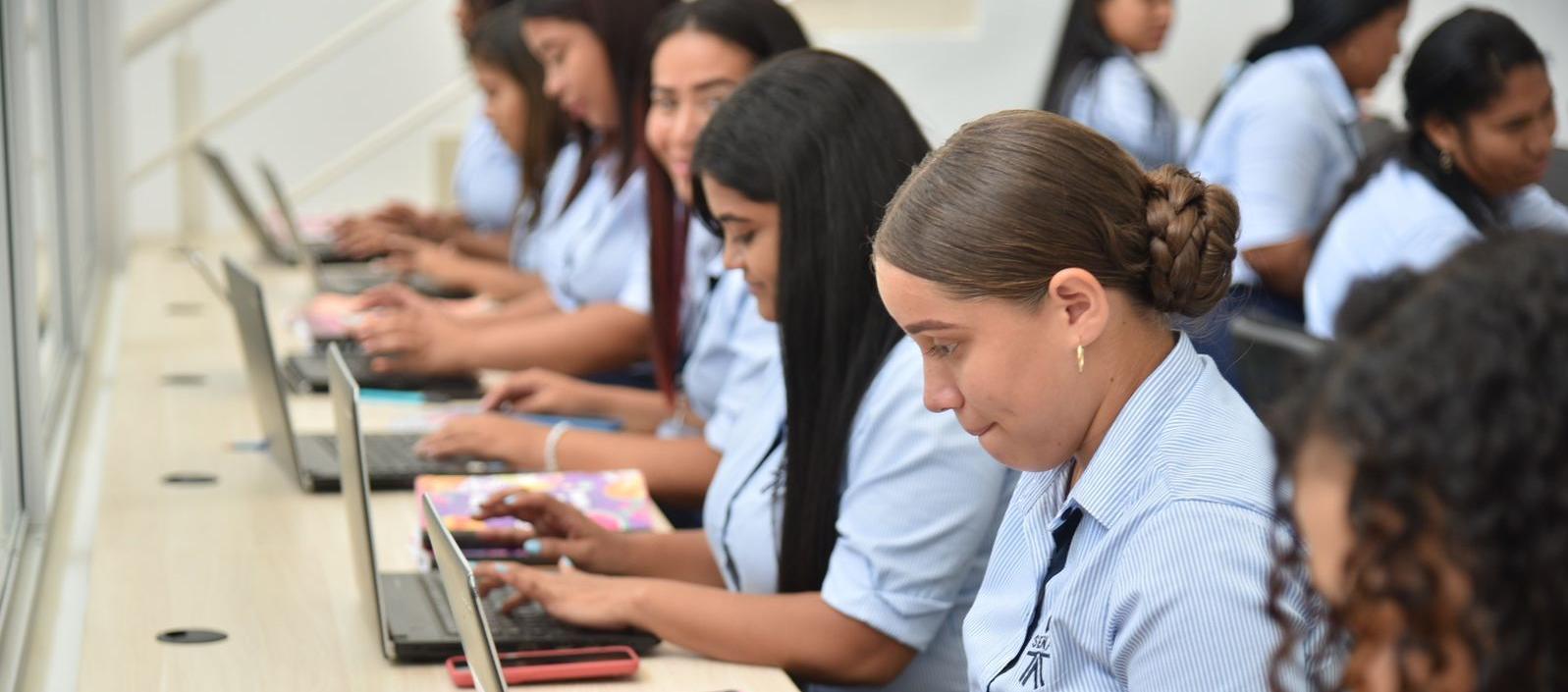 Los primeros aprendices de la nueva sede de Palermo, corregimiento de Sitionuevo, Magdalena