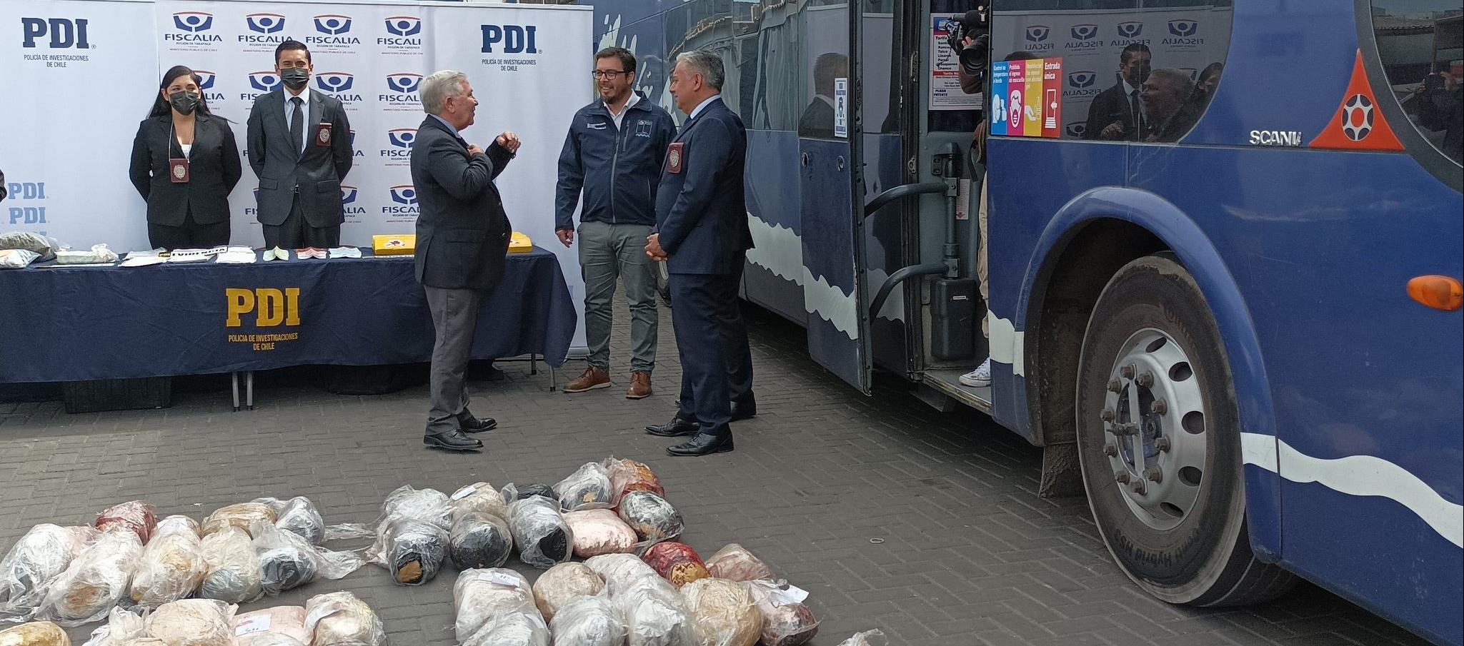 Incautaron dos buses que compró la organización para el traslado de droga y de personas extranjeras.