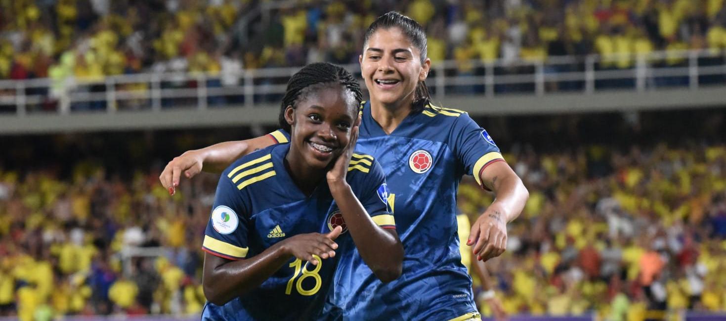 Linda Caicedo y Catalina Usme, integrantes de la Selección Colombia femenina.