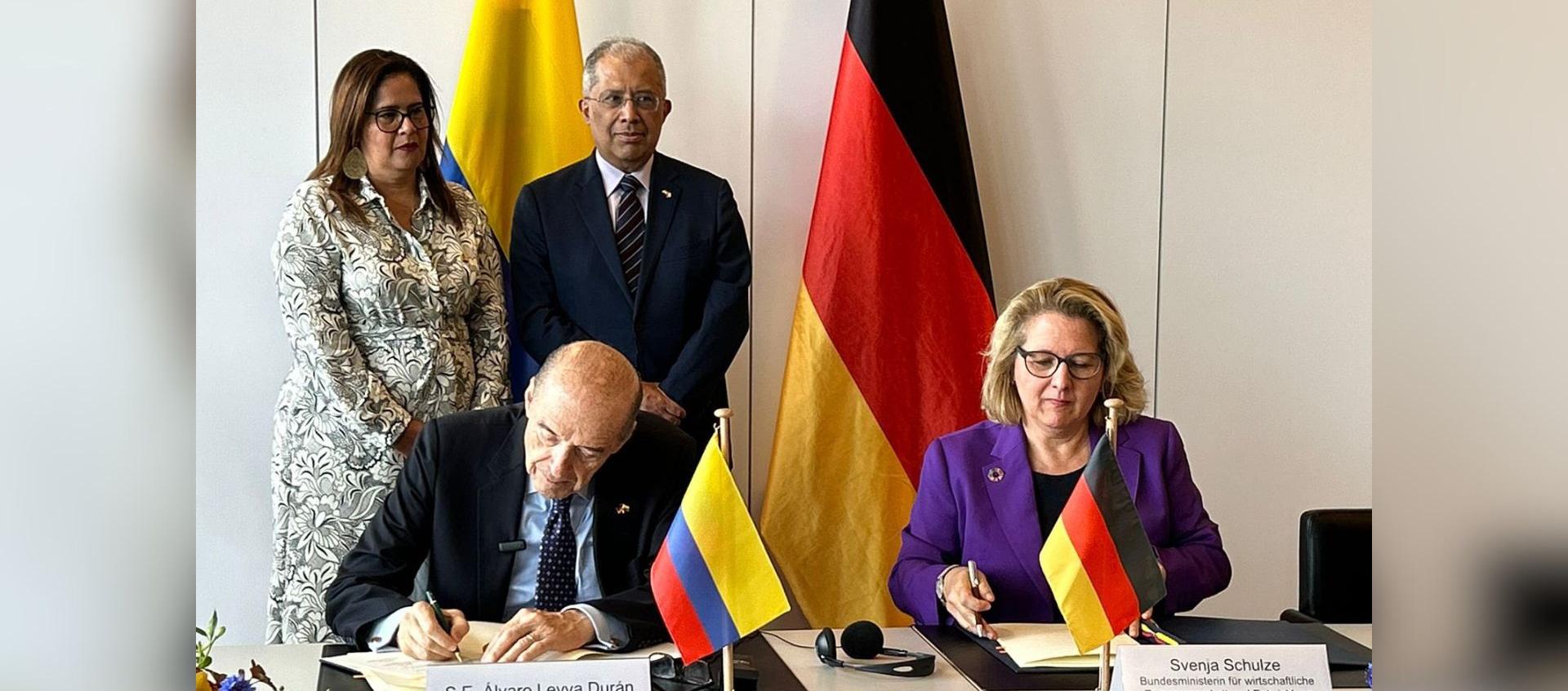 Álvaro Leyva, ministro de Exteriores.