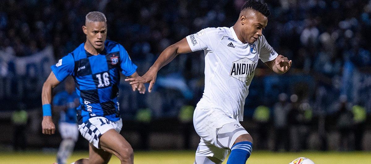 Óscar Cortés en un ataque de Millonarios ante Boyacá Chicó. 