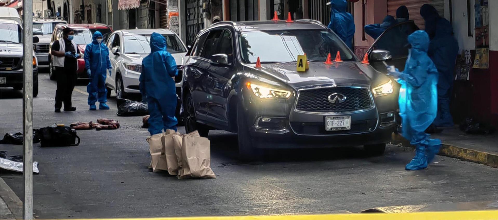 La Policía frente al lugar donde abandonaron los siete cuerpos desmembrados