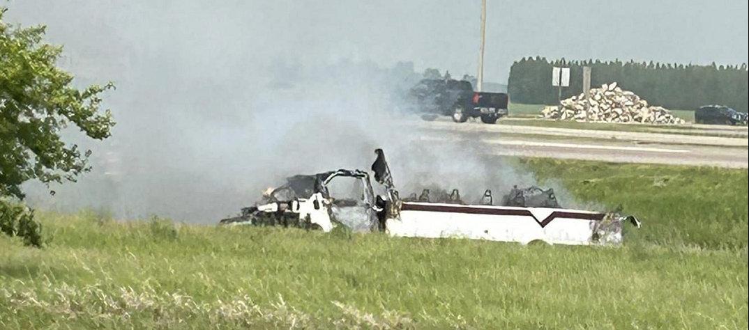Accidente entre camión y microbús.