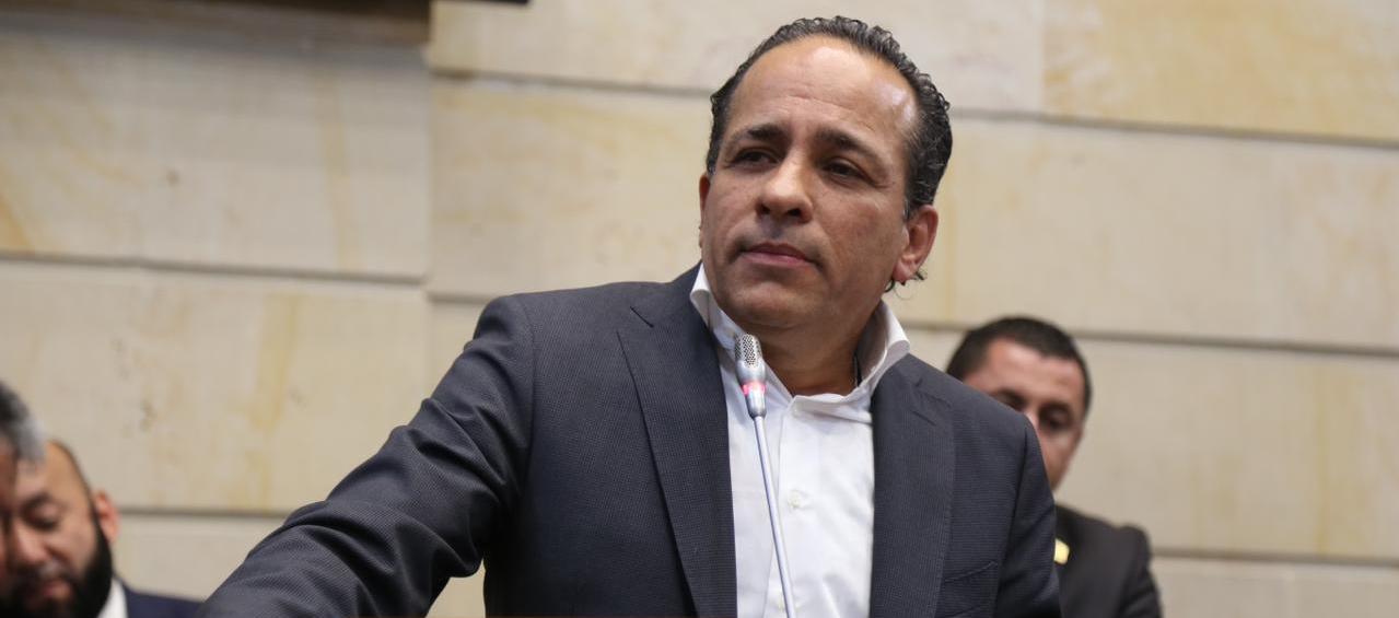 Alexander López, presidente del Senado.