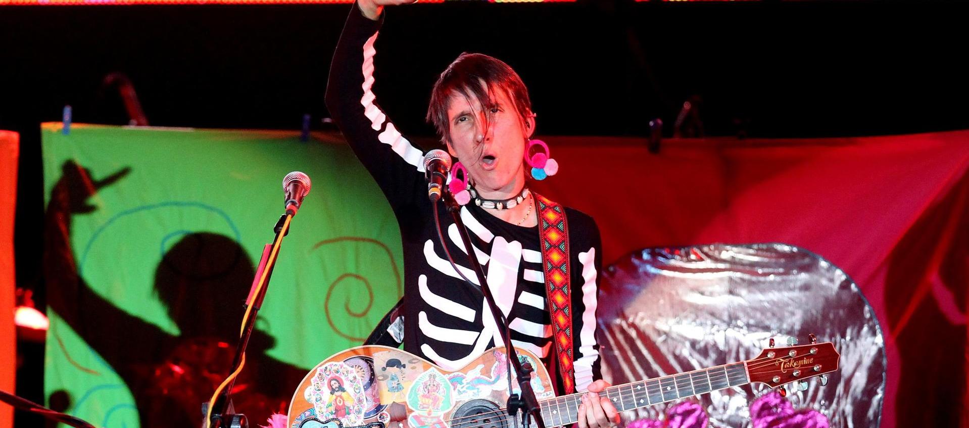 Andrea Echeverri, líder y vocalista de la banda.