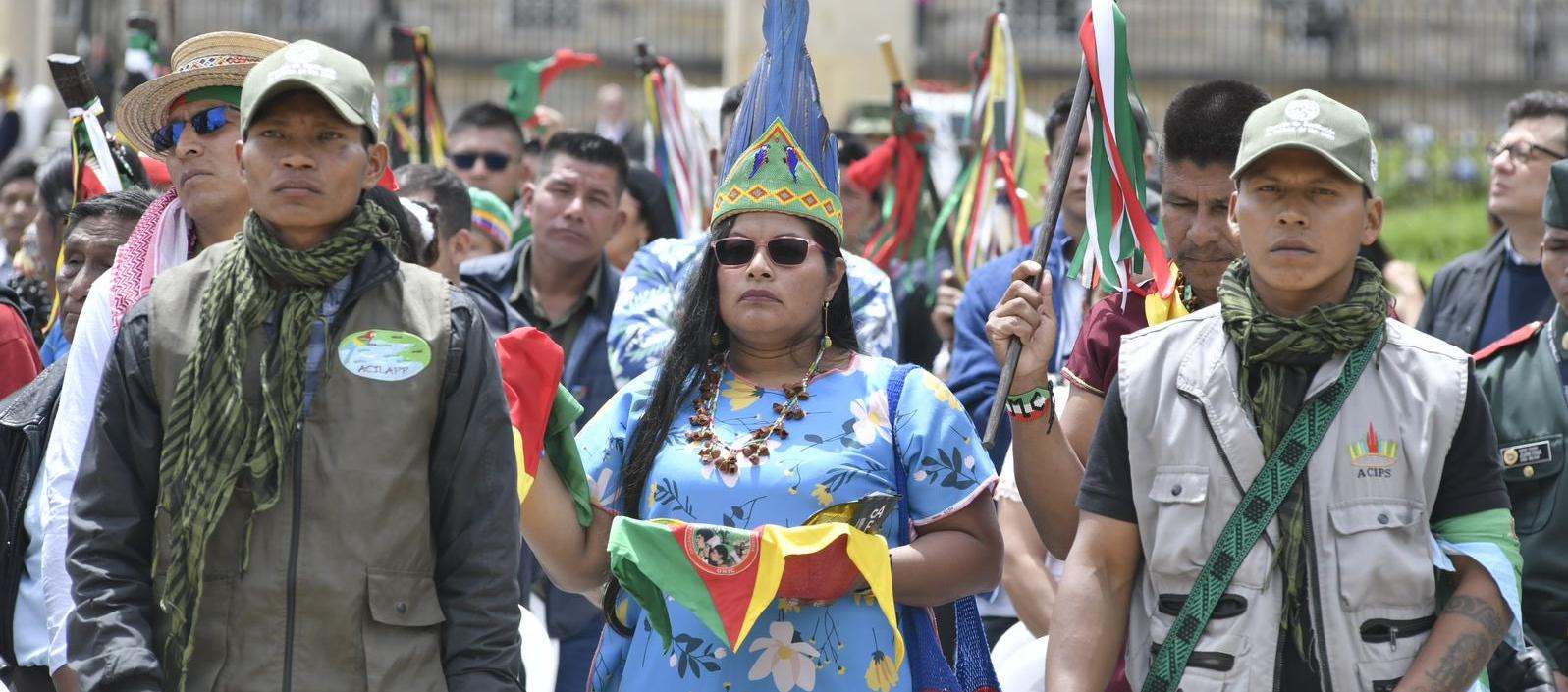 Condecoración a las comunidades indígenas.