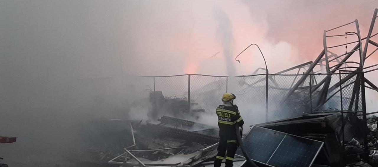 Incendio en bodegas de Metroparque. 