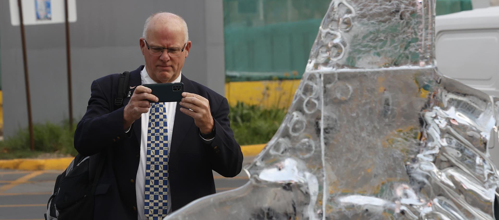 Discuten la protección del océano en la Antártica.
