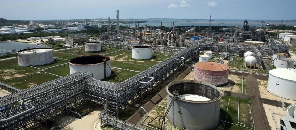 Una sección de la planta de Reficar.