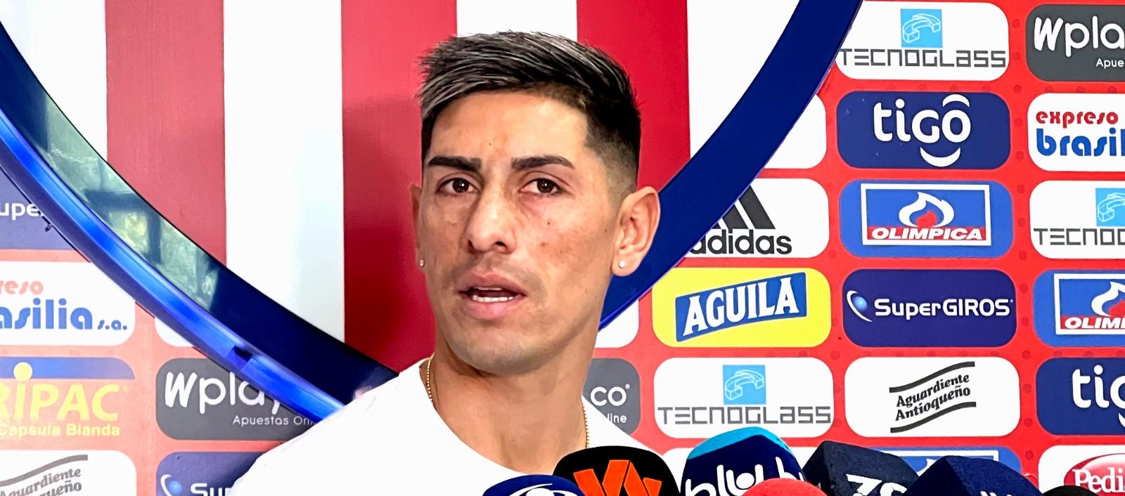 Emanuel Olivera, defensa central argentino.