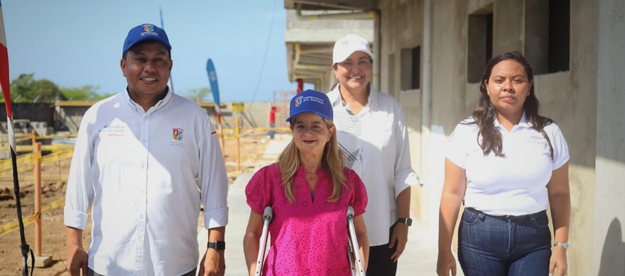 Gobernadora Elsa Noguera junto a Óscar Pantoja, Nury Logreira y Leidy Mercado.