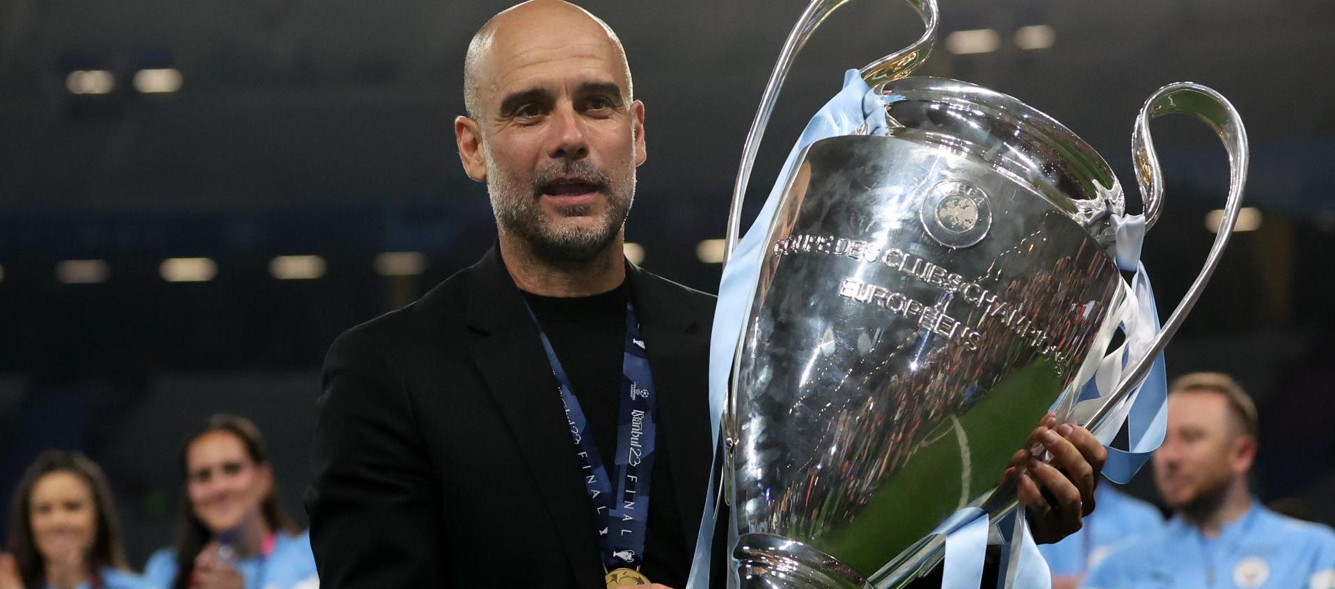 Pep Guardiola levanta el trofeo de la Champions League, el primero para Manchester City
