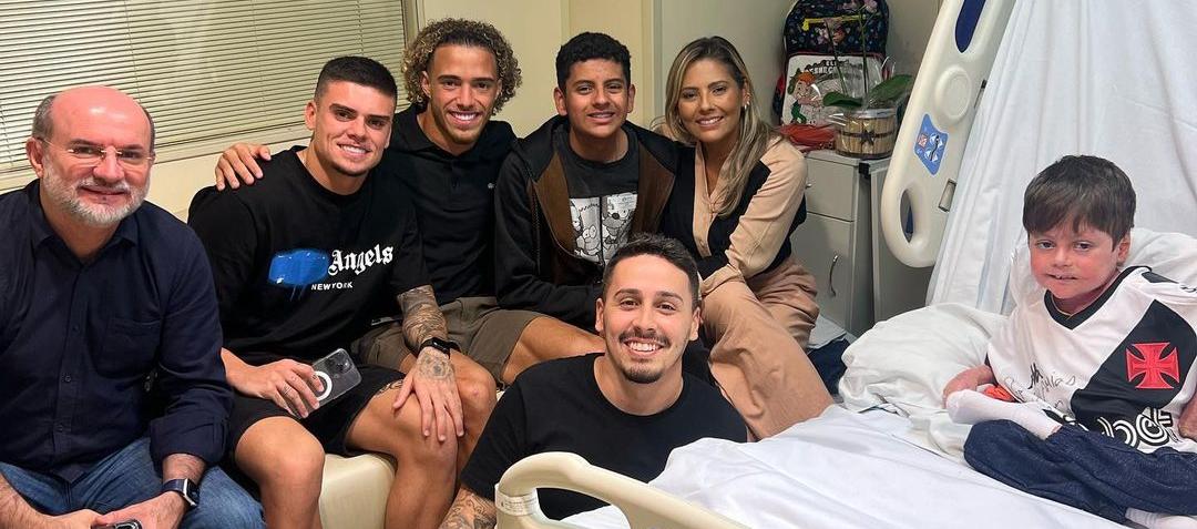 Guilherme Gandra Moura, el niño recuperado junto a su familia.