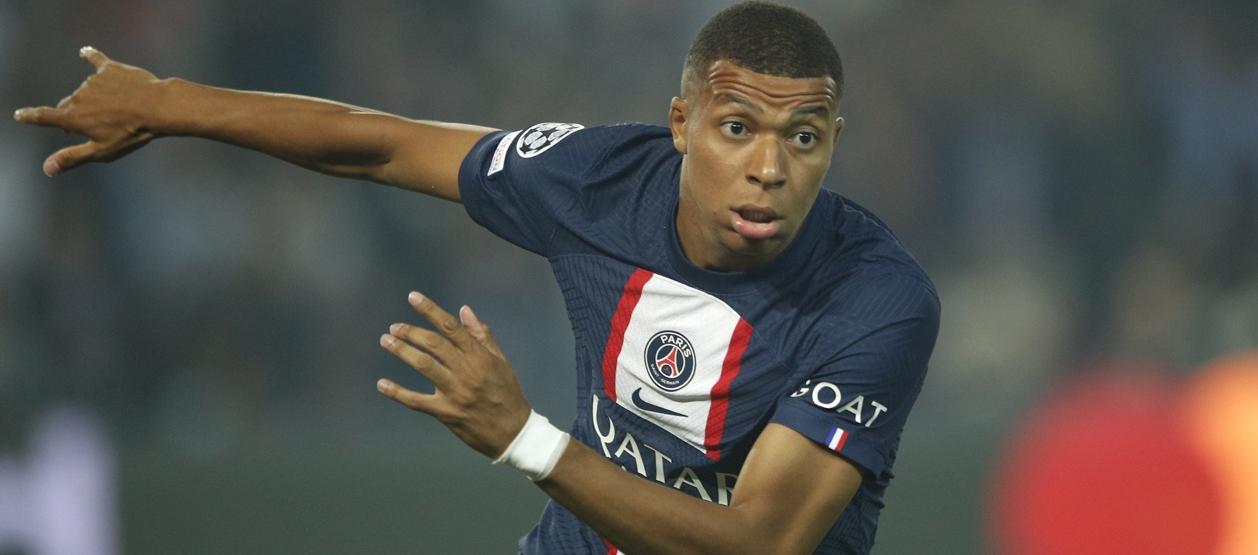 Kylian Mbappé insistió en que cumplirá su contrato con el PSG.
