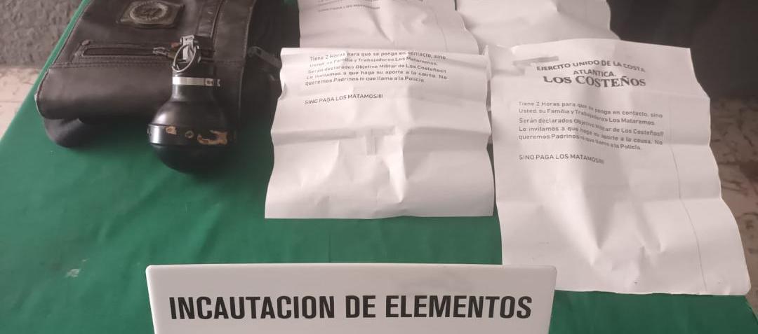 Material incautado, una granada y panfletos.