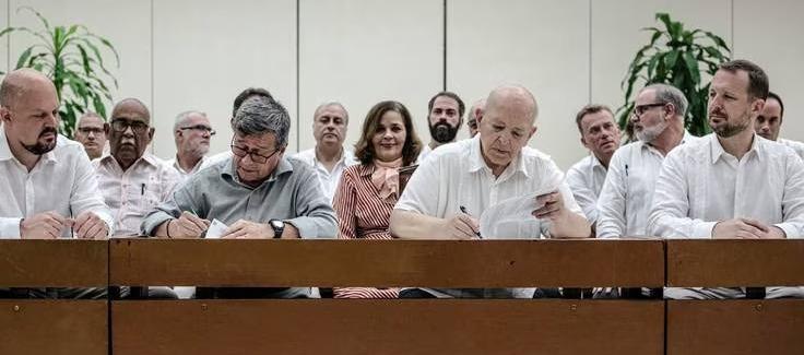 Mesa de diálogo con el ELN en La Habana.