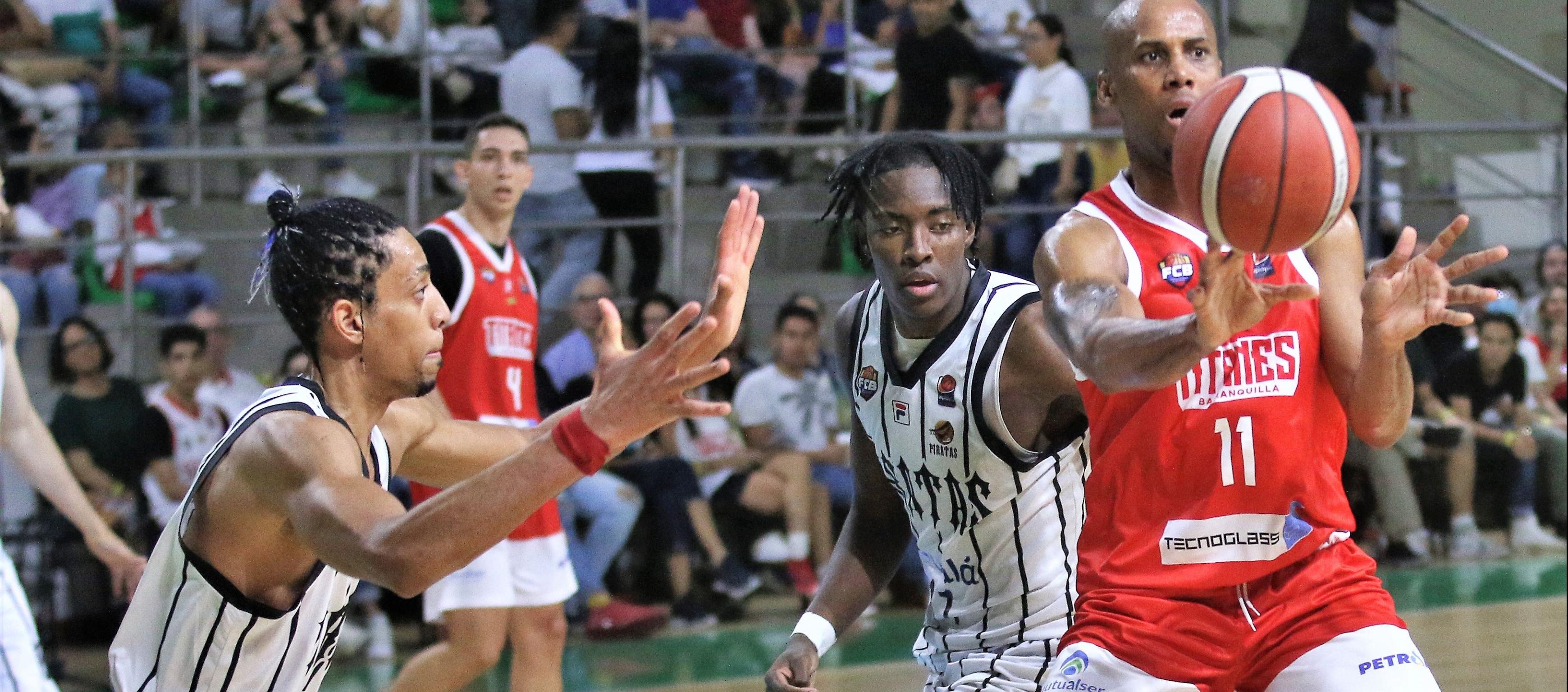 El panameño Ernesto Oglivie contribuyó con 13 puntos a la victoria de Titanes 