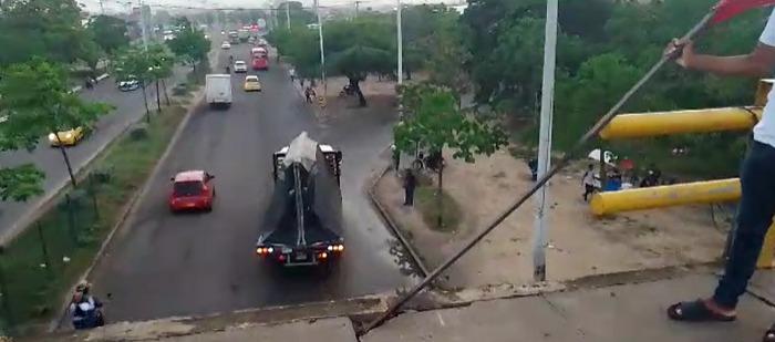 Así se encuentra un sector del puente.