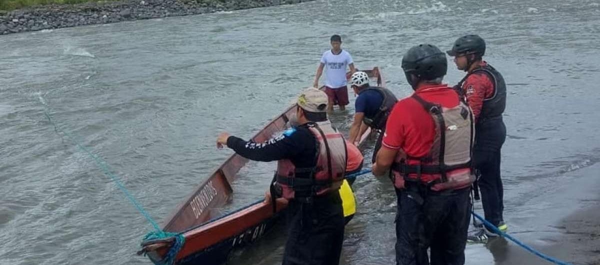 Rescate de las nueve personas en un río de Ecuador