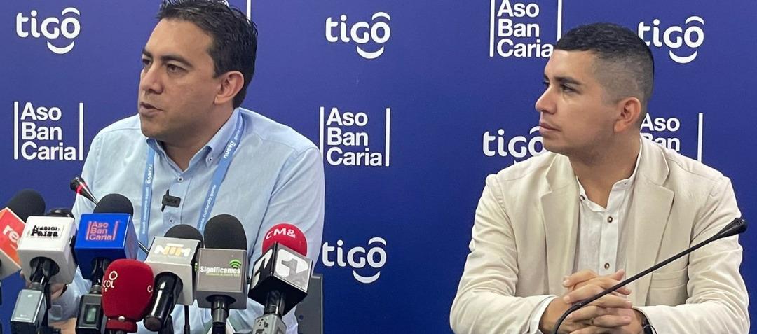 Alexander Vega, Registrador Nacional; y Jonathan Malagón, Presidente de Asobancaria.