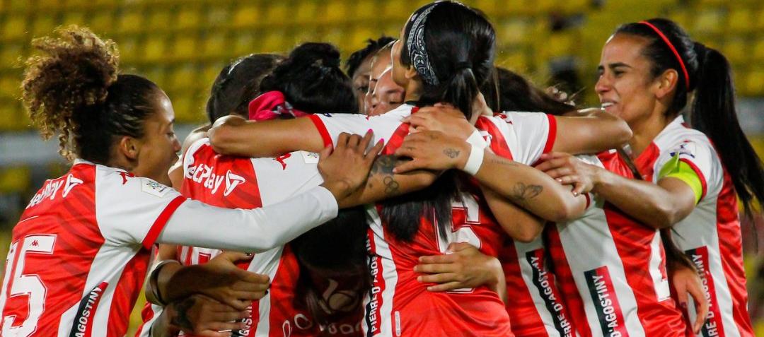 Santa Fe avanzó a la final tras golear 4-0 a Nacional, en Bogotá.