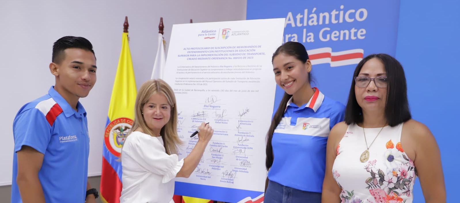 Gobernadora Elsa Noguera, Estefany Marchena, Lucas Maury y Rosmery Turbay, Vicerrectora Bienestar Universidad de la Costa