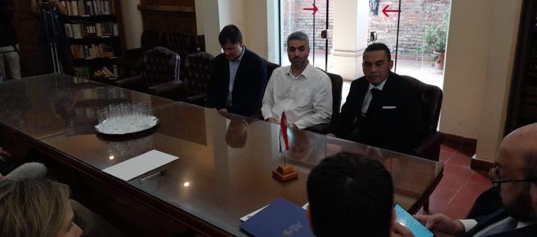 Representantes del Colegio de Abogados en reunión con la familia Pecci