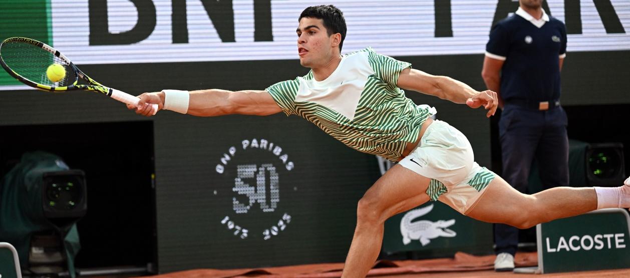Carlos Alcaraz jugará ante Djokovic su primera semifinal en Roland Garros. 