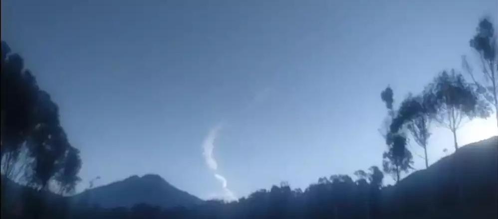 Señal de humo sería la de la avioneta siniestrada.