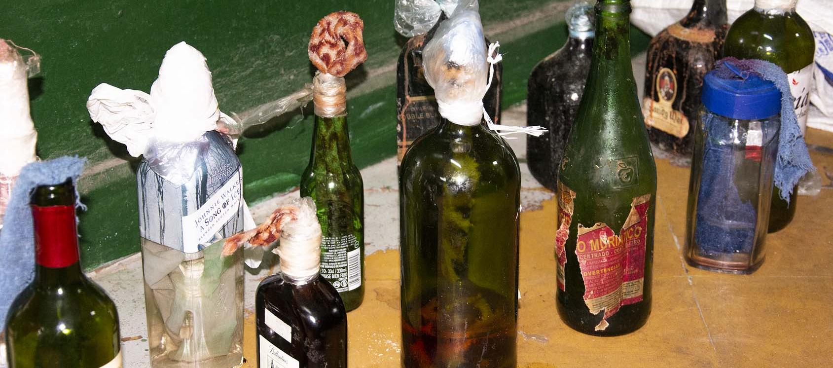 El día de la captura, Teranee Millet tenía en su poder cuatro paquetes de botellas de vidrio con papel de seda insertado, una lata de líquido para encendedores y una lata de gasolina.