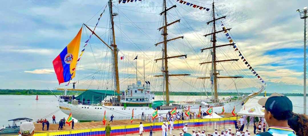 Aplausos para el Buque Gloria desde el Gran Malecón
