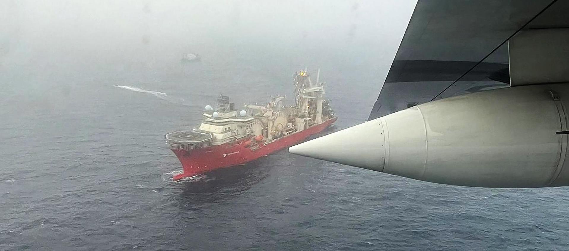 Foto difundida por la Guardia Costera de EE. UU. que muestra el sitio durante la búsqueda en curso del sumergible Titán, en Boston, Massachusetts