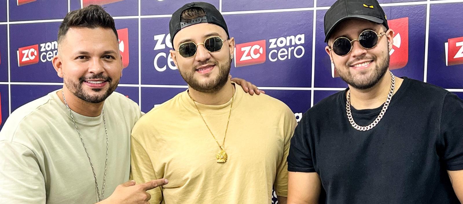 Hernán, Milton y Manuel, de Aguanilé Salsa, en la visita que realizaron a la sede de Zona Cero.