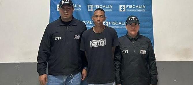 Víctor Andrés Martínez afronta cargos por acceso carnal violento agravado y hurto.