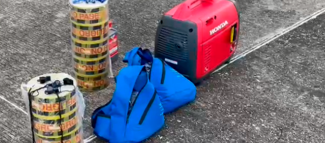 Cintas y otros elementos utilizados en las labores de búsqueda de los 4 niños desaparecidos.