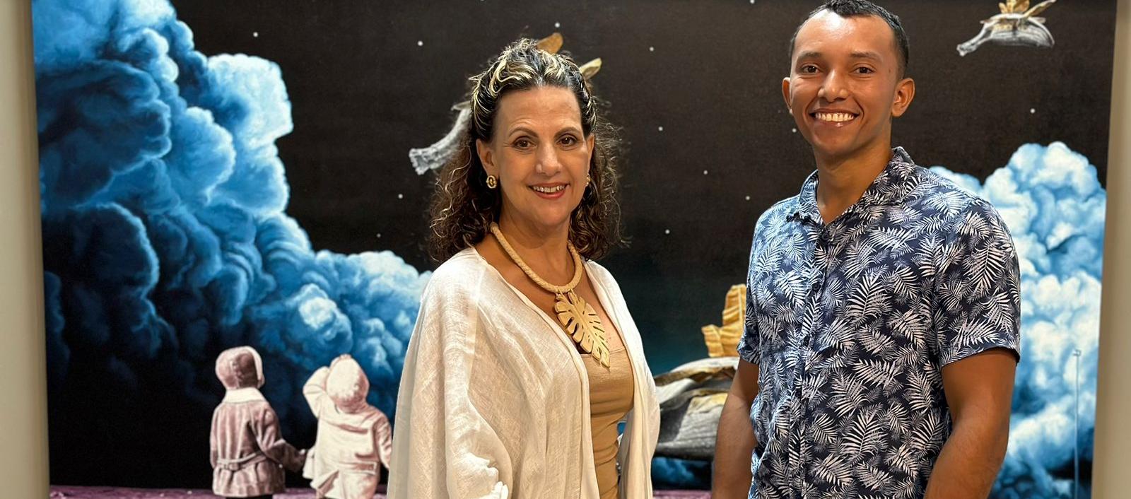  Elsa Gutiérrez de Piñeres, directora de la galería, y el artista vallenato Liman Zúñiga.