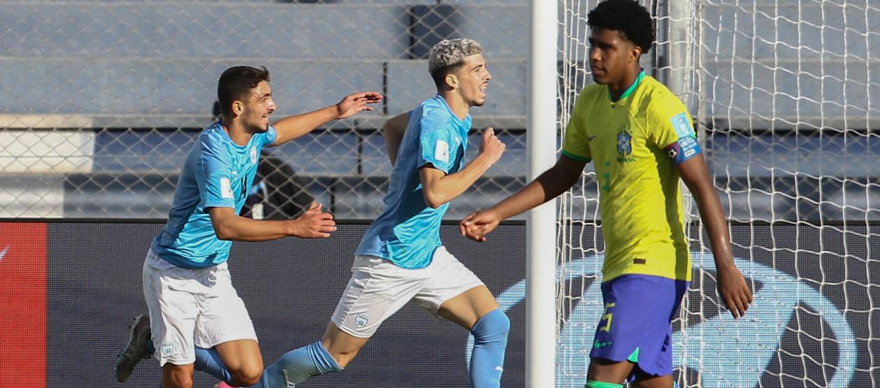 El atacante Dor Turgeman celebra el tercer gol israelí ante Brasil.  