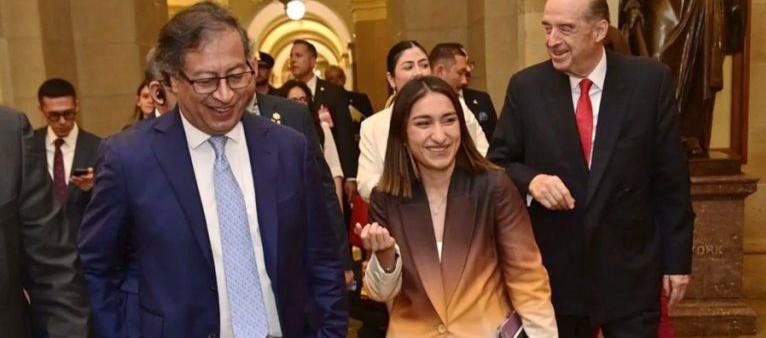 Laura Sarabia en una imagen de archivo junto al Presidente Gustavo Petro