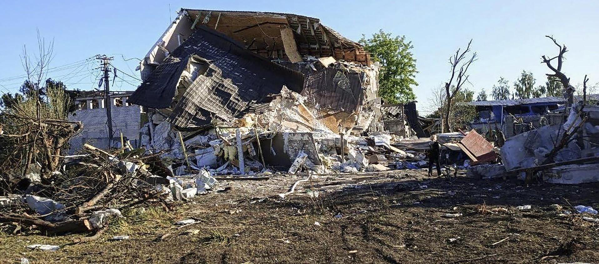 Imagen de una vivienda destruida tras el bombardeo ruso sobe la ciudad ucraniana de Dnipro