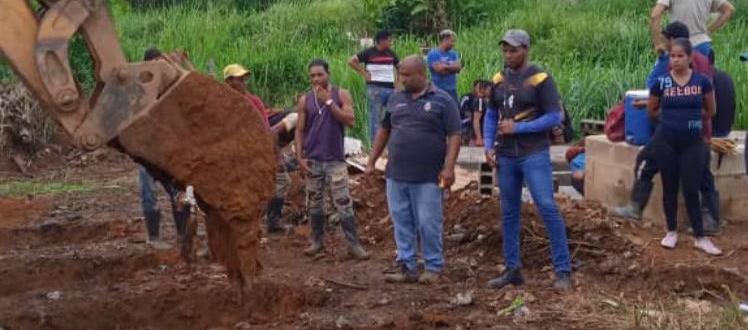 Remoción de tierra en la mina Talavera, ubicada en el municipio El Callao, Venezuela