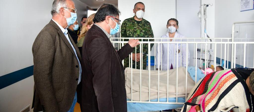 El Presidente Gustavo Petro visitó este mediodía a los 4 hermanitos indígenas hallados en la selva.