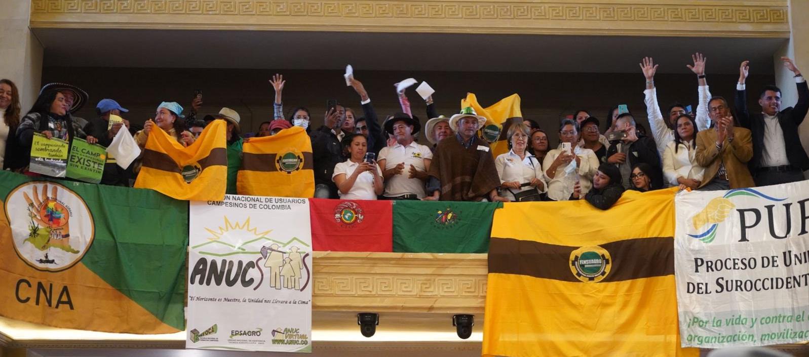 Organizaciones campesinas celebraron en las gradas de la Cámara de Representantes