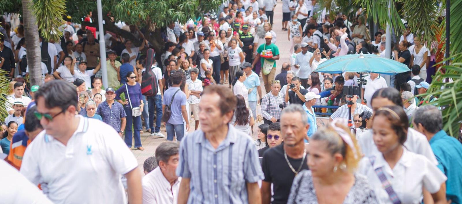 Cientos de seguidores de Rafael Ricardo lo acompañaron hasta el Cementerio de San Juan Nepo, Bolívar