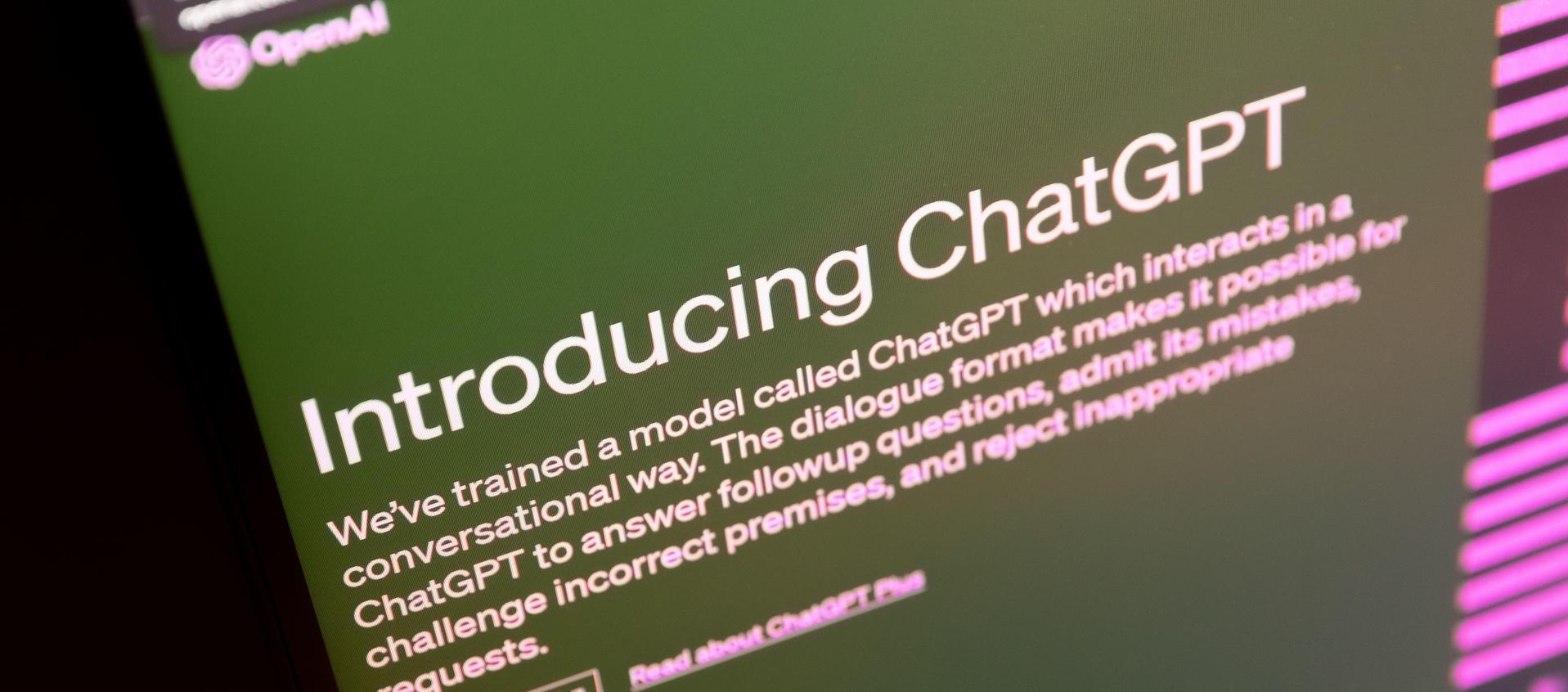 Pantalla con el sitio web del ChatGPT de OpenAI