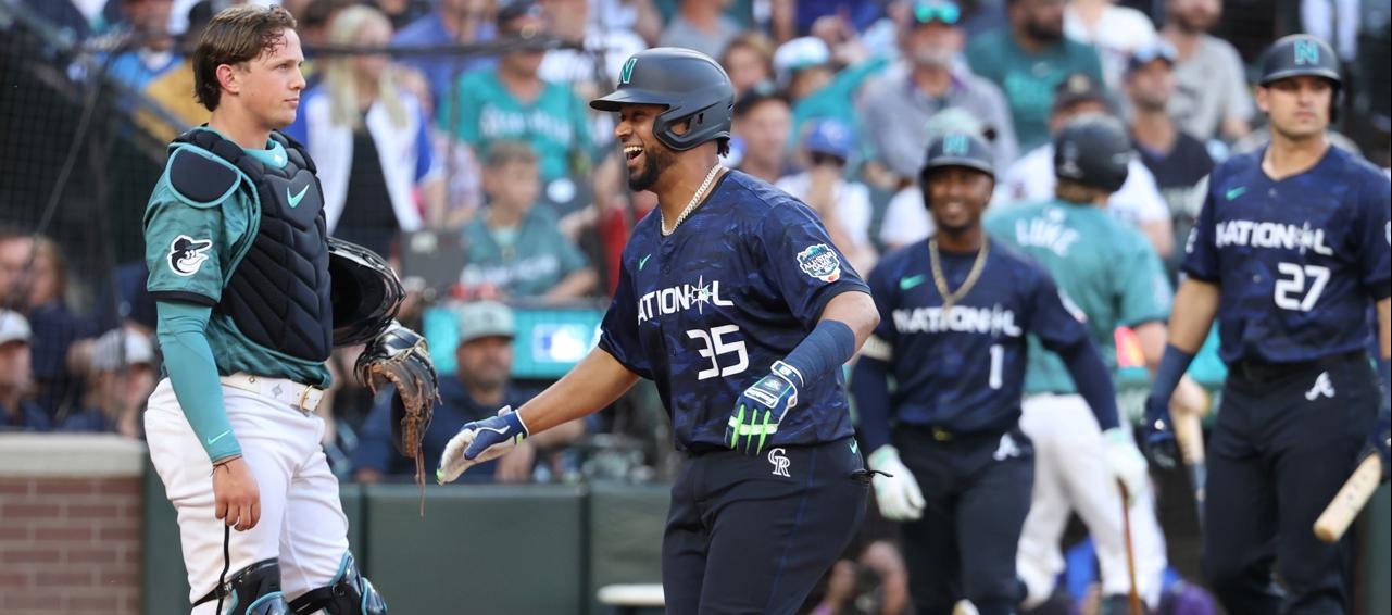Elías Díaz llega al plato tras conectar el jonrón de dos carreras para la Liga Nacional, en el octavo inning. 