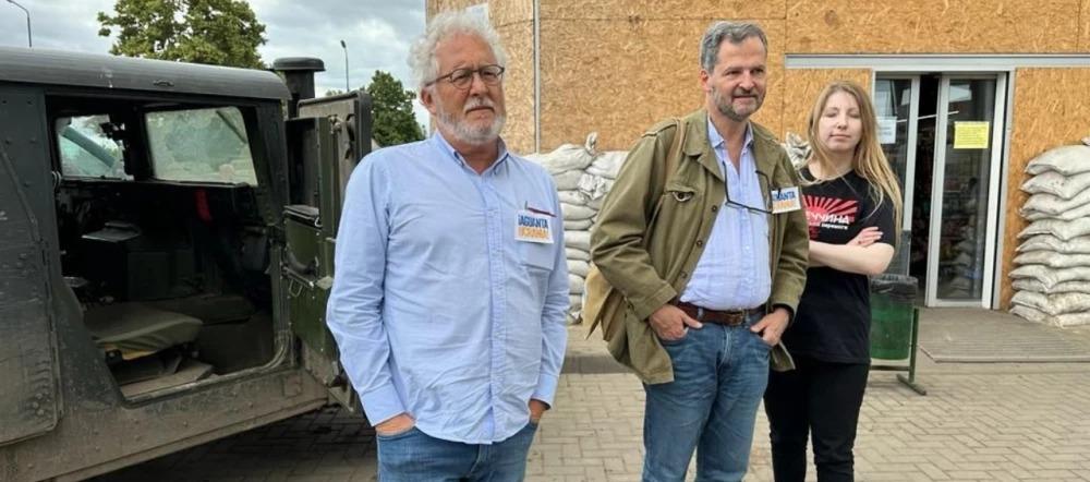 Héctor Abad, Sergio Jaramillo y Victoria Amelia, quien falleció en el ataque.