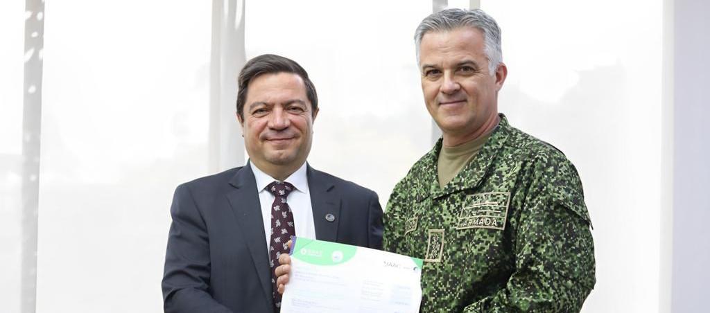 Momento en que la Dimar recibe la acreditación. 