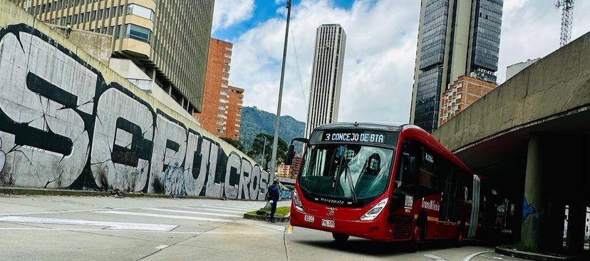 Fotografía de archivo de un bus del TransMilenio.